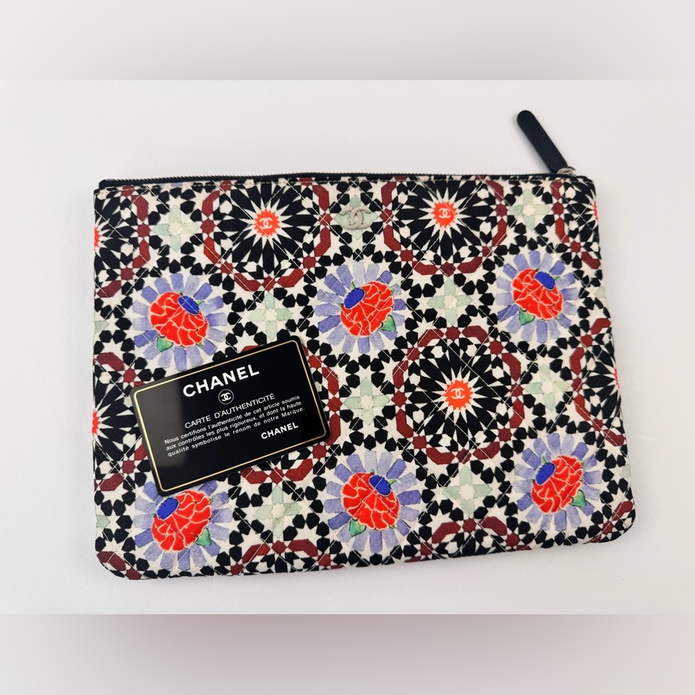 CHANEL 2014-2015 Paris Dubai Medium Printed Canvas Cosmetic Case /Zip Bag - Picture 7 of 13